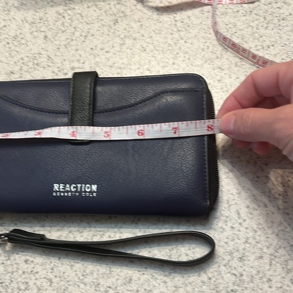 Reaction Kenneth Cole Navy blue wristlet wallet - Picture 3 of 10